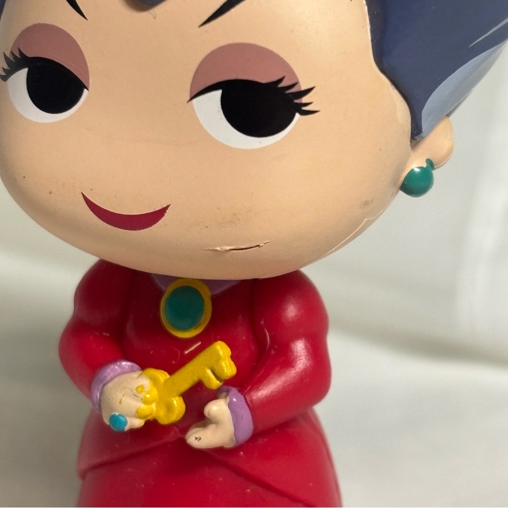 Funko Mystery Mini Disney Villain Lady Tremaine - Picture 2 of 3